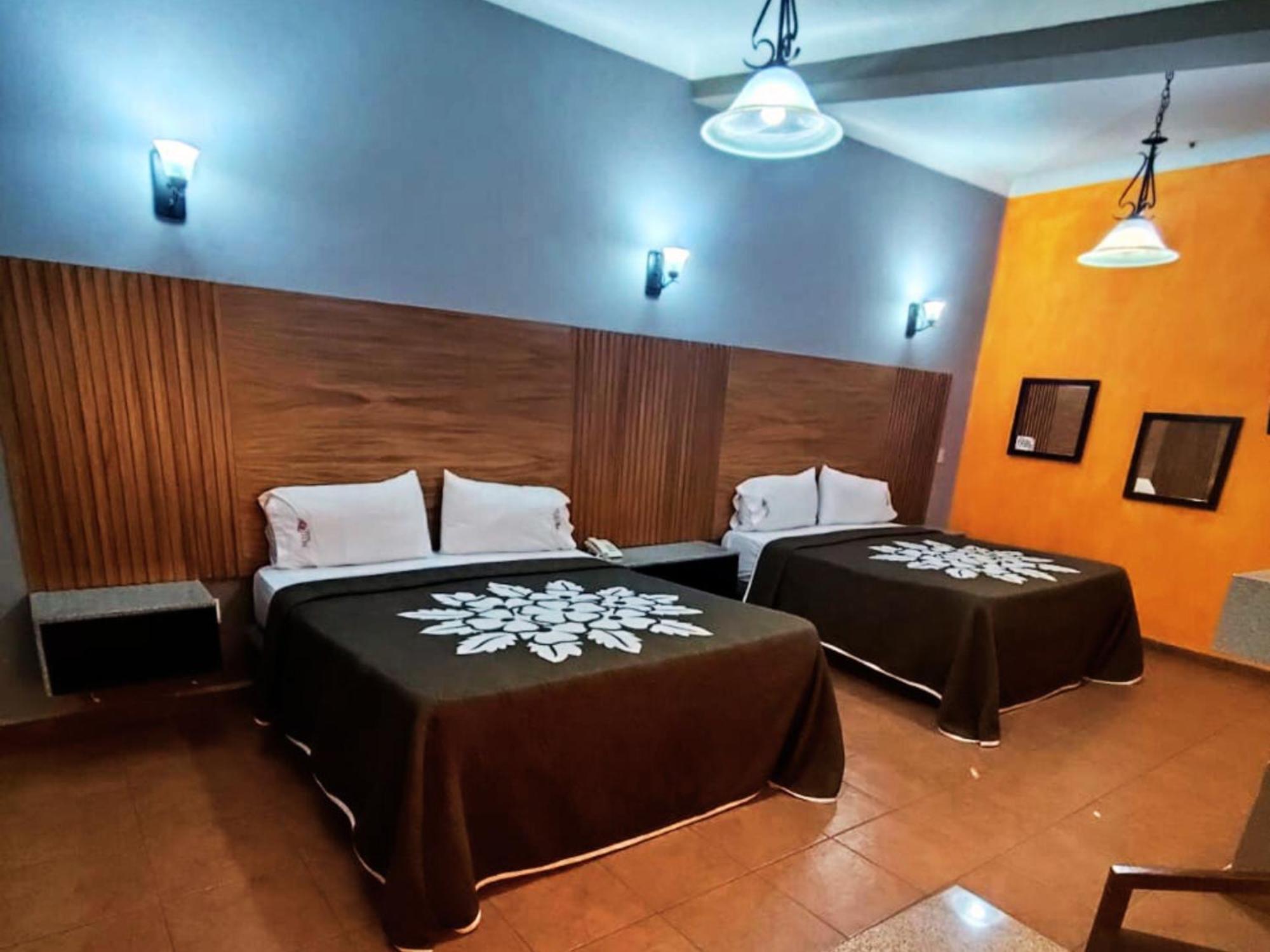 Hotel Aquiles Гвадалахара Номер фото