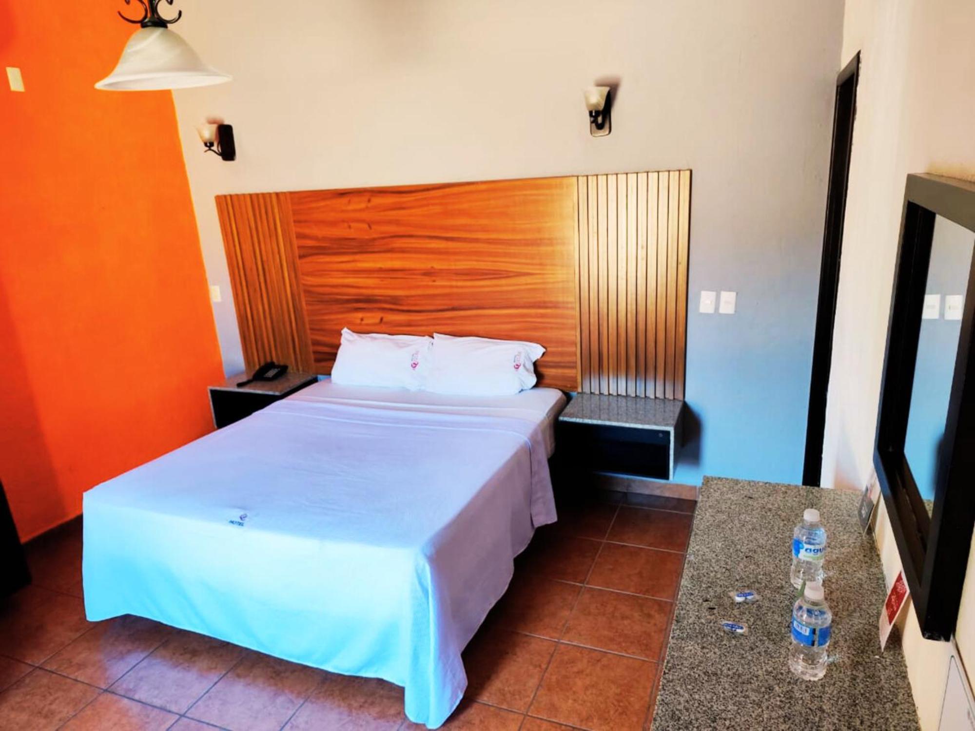 Hotel Aquiles Гвадалахара Номер фото