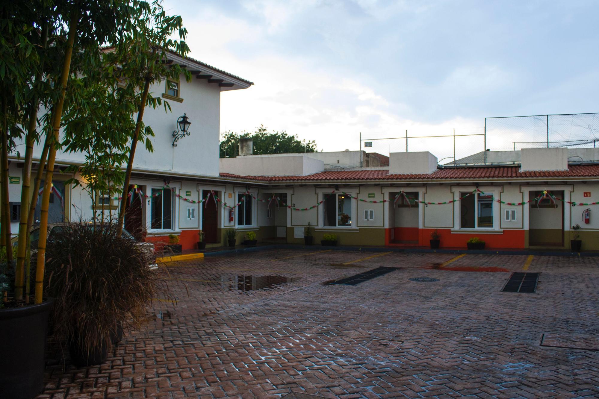Hotel Aquiles Гвадалахара Екстер'єр фото