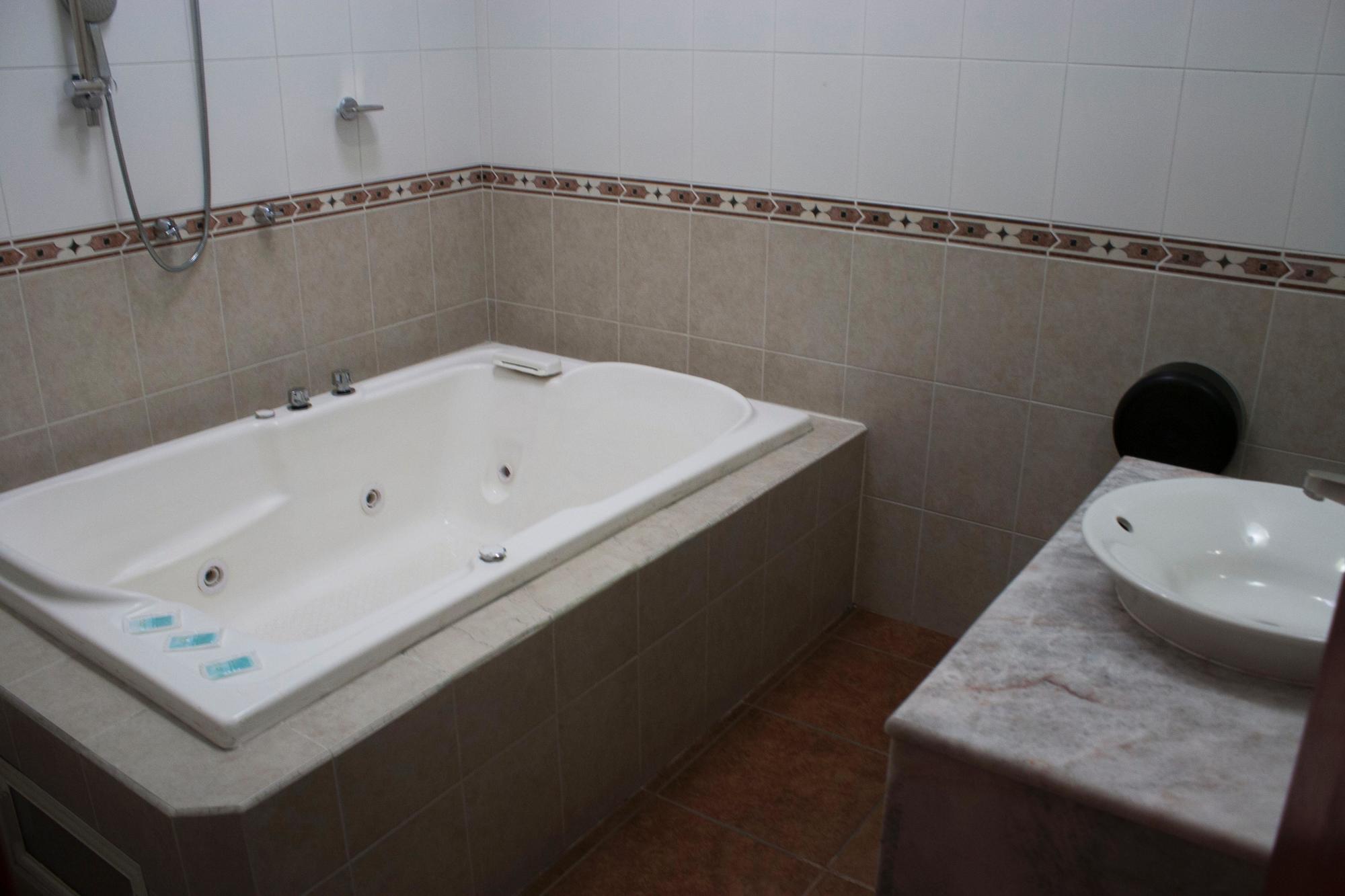 Hotel Aquiles Гвадалахара Екстер'єр фото