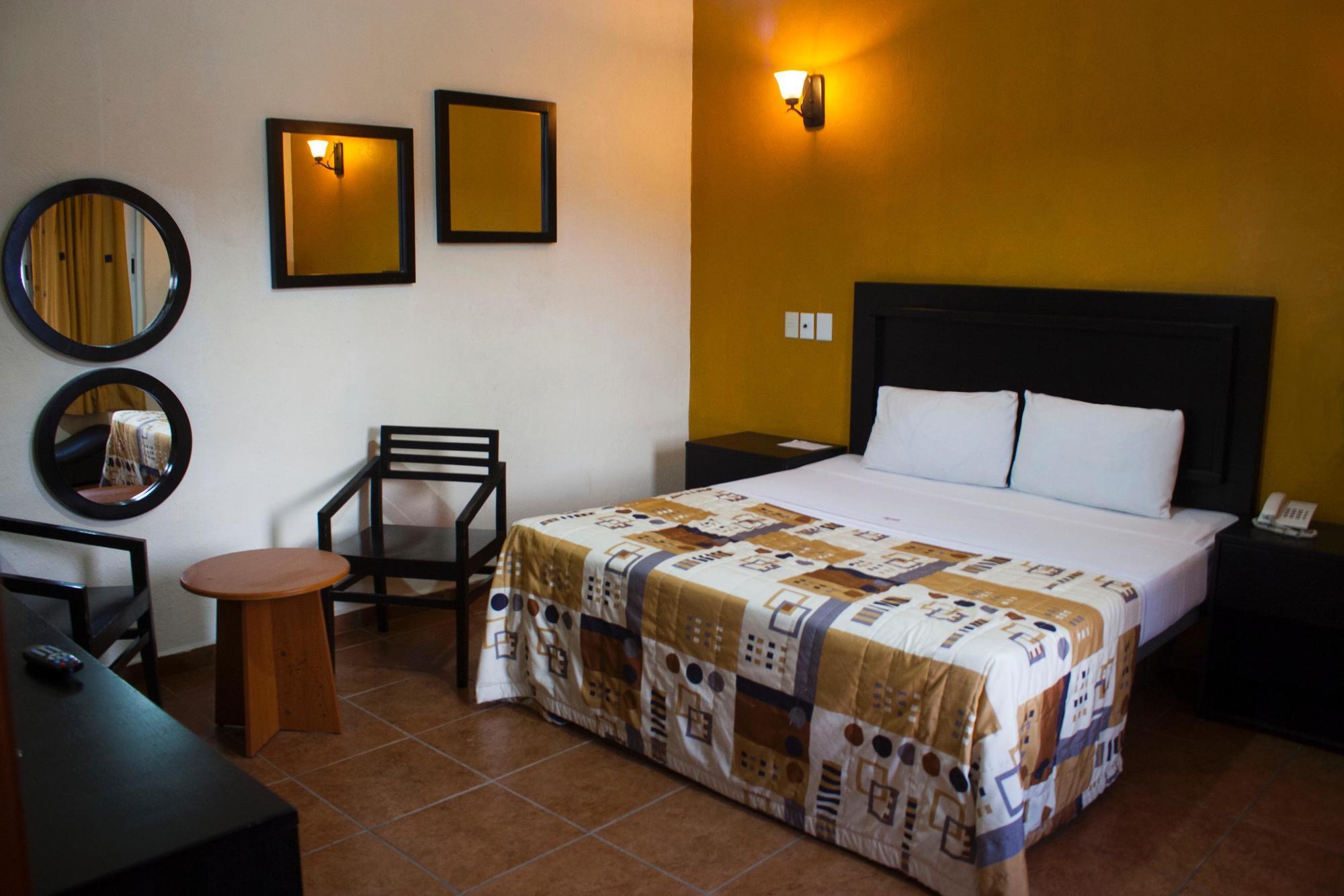 Hotel Aquiles Гвадалахара Екстер'єр фото